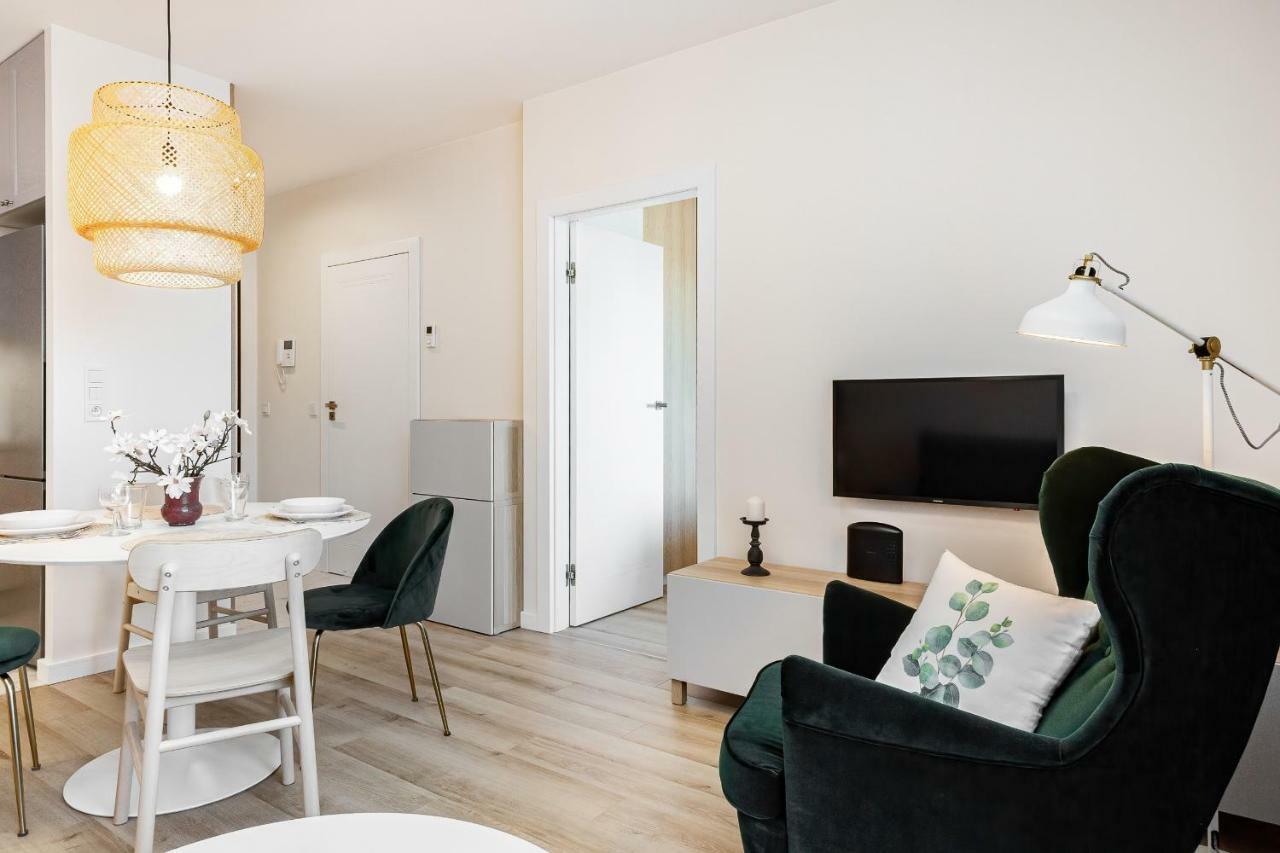 Apartment Walonska With Free Parking Wroclaw By Noclegi Renters Экстерьер фото